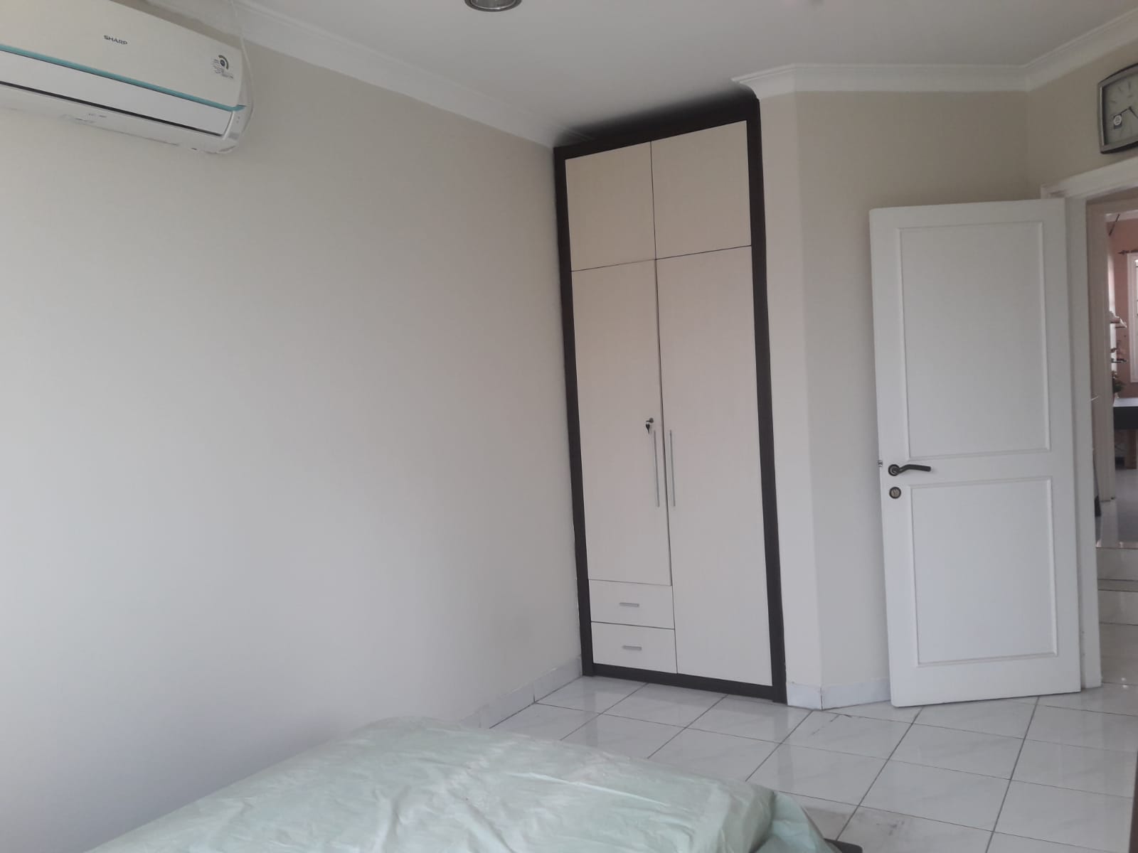 Rumah Disewakan Fully Furnished di Taman Menteng Lippo Cikarang